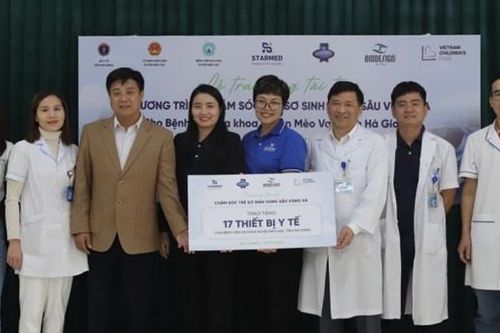 Dược phẩm STARMED tặng thiết bị y tế cho Bệnh viện đa khoa huyện Mèo Vạc