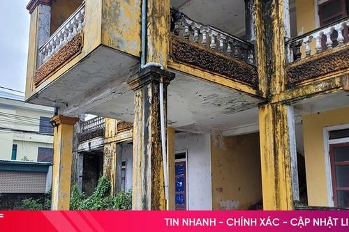 'Bất lực' với trụ sở cũ bỏ hoang ở thị trấn Cẩm Xuyên?!