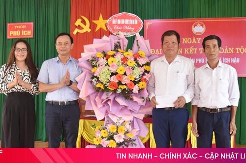 Lãnh đạo Ban Tuyên giáo Tỉnh ủy vui đại đoàn kết với các địa phương