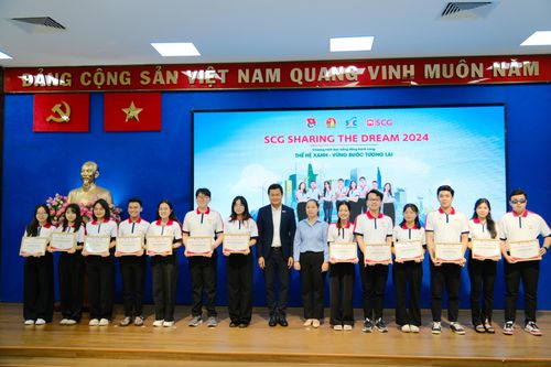 Trao học bổng trị giá 1,7 tỷ đồng cho sinh viên nghèo vượt khó tại khu vực phía Nam