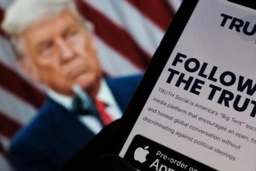 Các cổ đông lớn lần lượt rút vốn khỏi công ty của ông Donald Trump