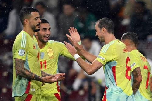 Tây Ban Nha đánh bại Đan Mạch 2-1, củng cố ngôi đầu bảng