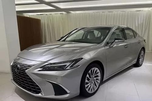 Lexus ES 2025 trình làng: Động cơ giữ nguyên, thêm màn hình giải trí cỡ lớn