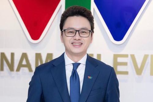 Nam BTV Thời sự 19h từng bị lộ khoảnh khắc 'khó đỡ' trên sóng truyền hình giờ ra sao?