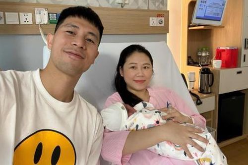 Trần Đình Trọng hạnh phúc chào đón con gái thứ hai