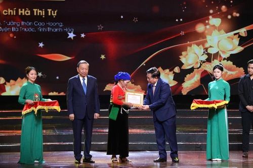 Người trưởng thôn 'thắp sáng' bản làng vùng cao