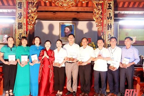 Trưng bày và giới thiệu cuốn sách 'Danh nhân văn hóa Đào Duy Từ'