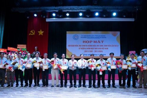 Trường Cao đẳng Nghề An Giang tổ chức họp mặt cựu giáo viên, học sinh kỹ thuật