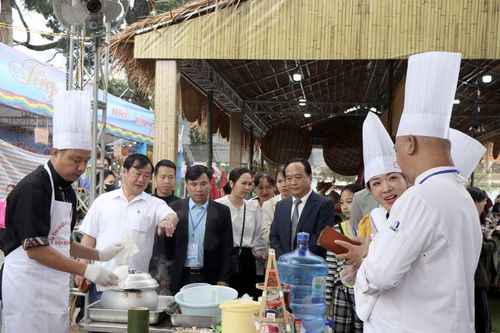 Sôi nổi trổ tài đầu bếp vàng Tây Bắc