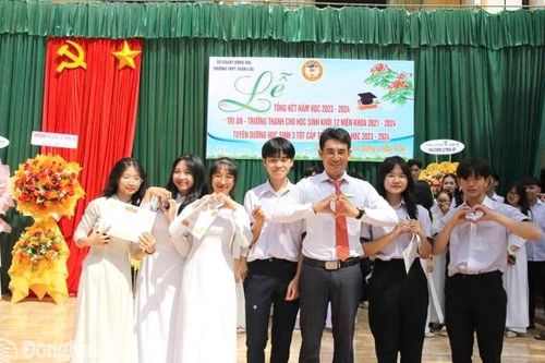 Tình cảm thầy trò: Điều thiêng liêng còn mãi