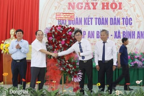 Phó bí thư Tỉnh ủy Quản Minh Cường dự Ngày hội Đại đoàn kết toàn dân tộc tại ấp An Bình