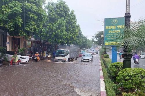 TP.Pleiku mưa lớn một số tuyến đường ngập nặng
