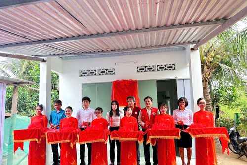 Bàn giao nhà tình thương cho hộ nghèo ở Ninh Hòa