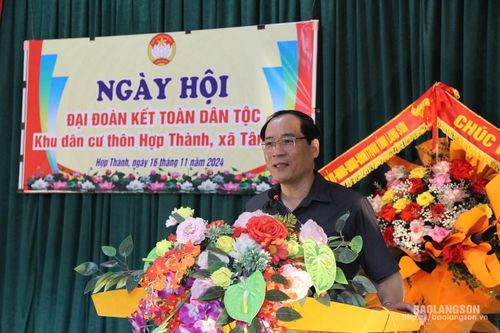 Đồng chí Phó Chủ tịch Thường trực UBND tỉnh dự ngày hội đại đoàn kết toàn dân tộc tại huyện Bình Gia