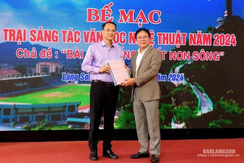 Bế mạc trại sáng tác văn học nghệ thuật chủ đề 'Bài ca thống nhất non sông' năm 2024