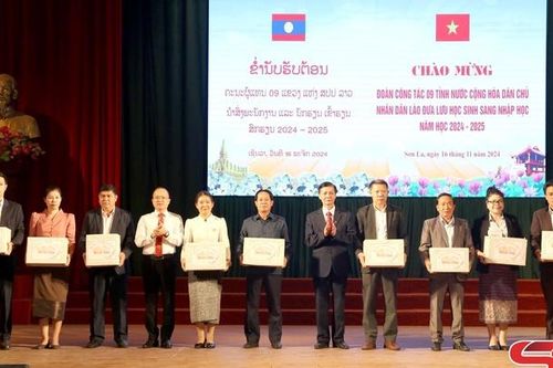 Trường Cao đẳng Sơn La đón 297 lưu học sinh Lào nhập học