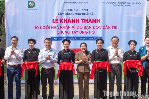Báo Dân trí khánh thành 10 ngôi nhà Nhân ái trị giá hơn 1 tỷ đồng tại huyện Chiêm Hóa