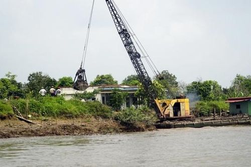 Vĩnh Long: Công bố tình huống khẩn cấp sạt lở bờ sông Cổ Chiên