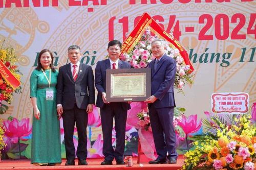 Các nhà giáo phải không ngừng đổi mới sáng tạo, luôn nỗ lực hết mình