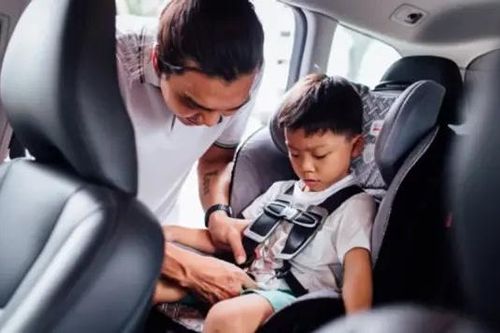 Chở trẻ em trên xe phải có thiết bị an toàn