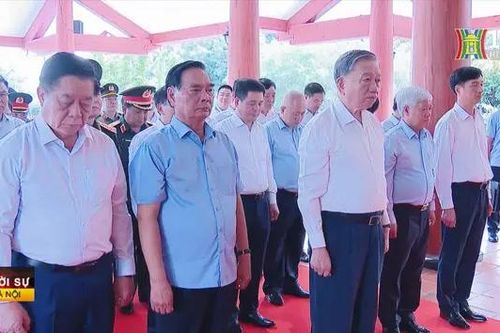 Tổng Bí thư dâng hương tưởng niệm Chủ tịch Hồ Chí Minh tại Cà Mau