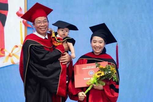 Trường Đại học Công Thương Thành phố Hồ Chí Minh trao bằng tốt nghiệp cho 2.245 tân thạc sĩ, kỹ sư và cử nhân