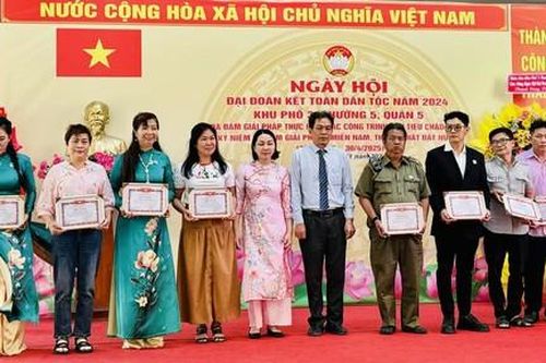 Ban Mặt trận các khu phố ở Quận 5 tổ chức Ngày hội Đại đoàn kết toàn dân tộc