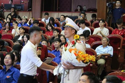 Cuộc hội ngộ bất ngờ sau 7 năm của thầy trò trường giáo dưỡng