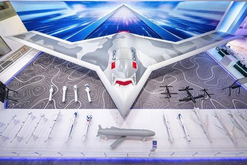 J-35A, J-15T, QH-7... và loạt khí tài mới tại triển lãm hàng không Trung Quốc