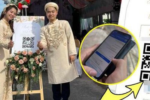 Việc in mã QR lên thiệp cưới có phải là một hình thức 'tận thu'?