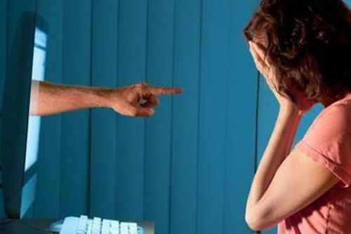Xúc phạm họ hàng trên mạng xã hội, hai phụ nữ bị khởi tố