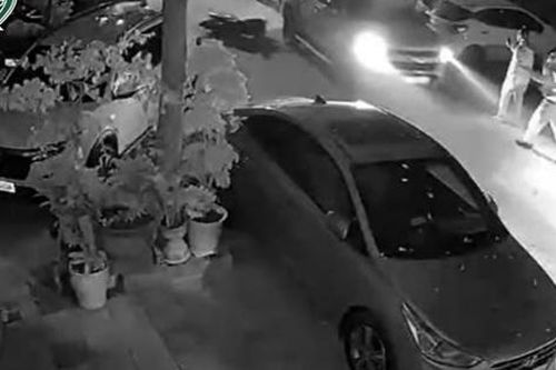 'Cầu thủ' lái xe bán tải điên cuồng thông chốt CSGT, đâm va hư hỏng 9 ô tô đỗ ven đường