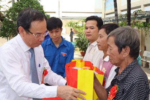 Ngày hội đại đoàn kết là dịp để bà con gặp gỡ, sẻ chia