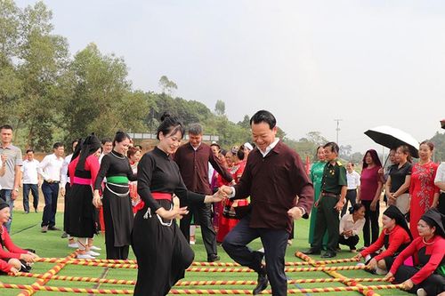 Bộ trưởng Bộ Tài nguyên- Môi trường dự Ngày hội Đại đoàn kết tại Yên Bái