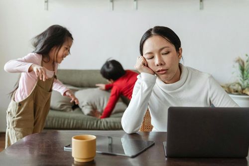 7 dấu hiệu cha mẹ chưa trưởng thành khiến trẻ tổn thương