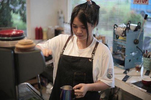Gen Z Singapore chán làm thêm ở quán cà phê