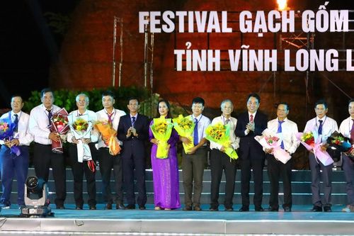 Khai mạc Festival Gạch Gốm Đỏ - Kinh tế xanh tỉnh Vĩnh Long
