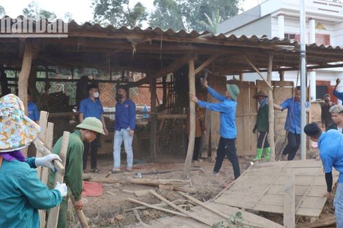 Ra quân làm đường giao thông trong Ngày hội đoàn kết toàn dân tộc