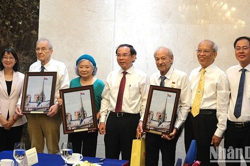 Lãnh đạo Thành phố Hồ Chí Minh gặp gỡ những người bạn Thụy Sĩ