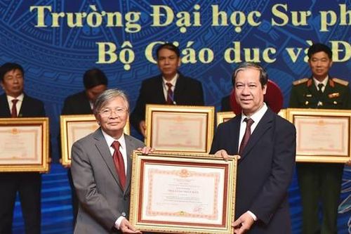 Tôn vinh những tấm gương sáng trong ngành giáo dục