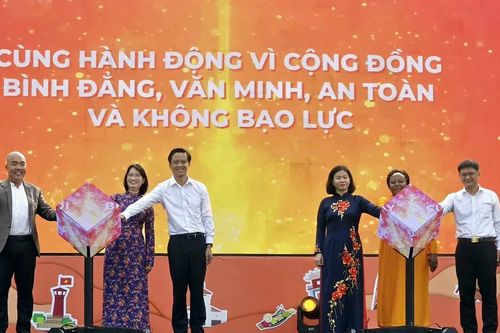 Tăng quyền năng và tạo cơ hội cho phụ nữ, trẻ em gái