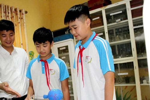 Thầy giáo trẻ vững chuyên môn, nhiệt huyết hoạt động xã hội