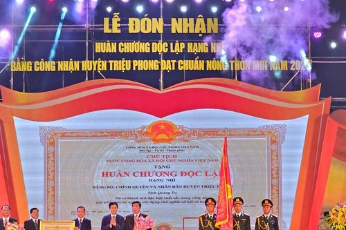 Quê hương cố Tổng Bí thư Lê Duẩn đón nhận Huân chương Độc lập hạng Nhì