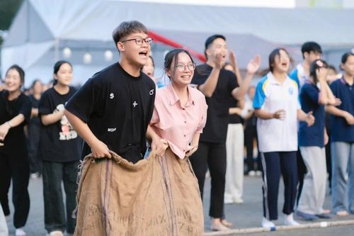 'Bùng nổ' Ngày hội Open Fest dành cho sinh viên Trường ĐH Mở Hà Nội