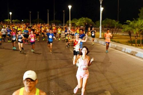 Hơn 13.500 VĐV tham gia giải chạy bên bờ di sản ở Quảng Ninh