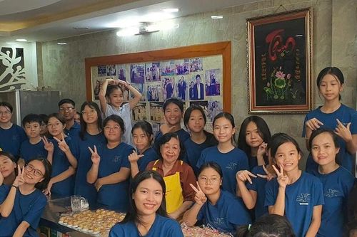 Lớp học đặc biệt của các cô giáo U80