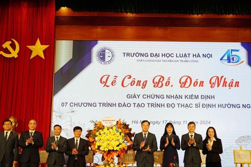 Trường Đại học Luật Hà Nội nhận Giấy chứng nhận kiểm định 07 chương trình đào tạo trình độ thạc sĩ định hướng nghiên cứu