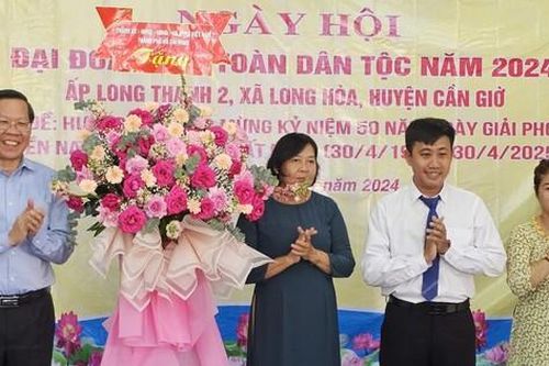 Chủ tịch UBND TPHCM: Bà con phải đẹp trong lời ăn tiếng nói, trong quan hệ tình làng nghĩa xóm