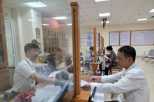 Đề xuất mức thu nhập tăng thêm 'khác biệt' cho cán bộ hoàn thành xuất sắc nhiệm vụ