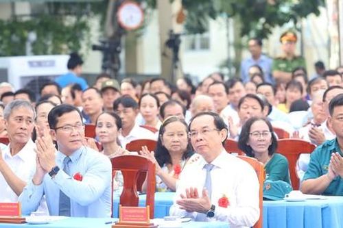 Bí thư TPHCM: Sáng kiến 'nở hoa bên bờ kênh rạch' đáng được khen